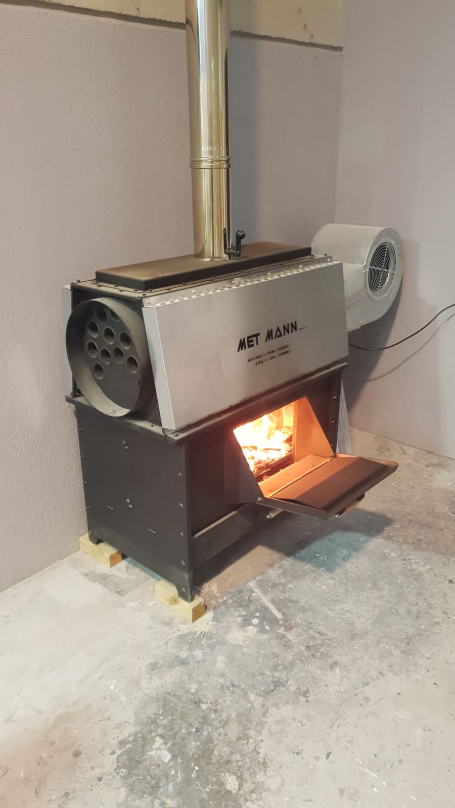 industrial wood stoves with fan MET MANN