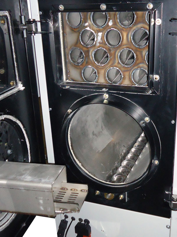 Intercambiador de alto rendimiento y cámara de combustión con extracción de cenizas bio mann met mann